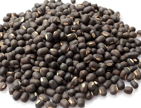 Black gram is precision-cleaned and graded to ensure uniform grain size, low admixture, and optimal moisture levels. It delivers high protein, excellent swelling capacity, and consistent cooking performance.